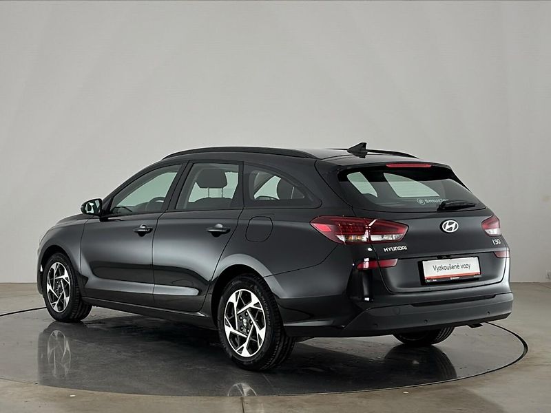 Hyundai i30 Kombi 1,5 T-GDI MHEV - fotka 15 z 26