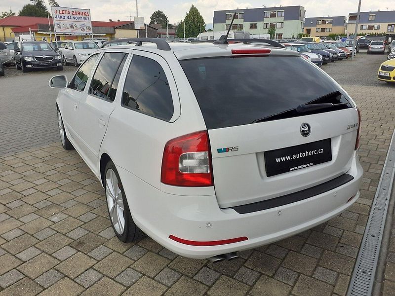Škoda Octavia (2011) KOMBI 2.0 TDi RS - fotka 5 z 26