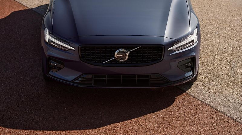 Volvo V60 (2026) B4 PLUS DARK AUT - fotka 9 z 18