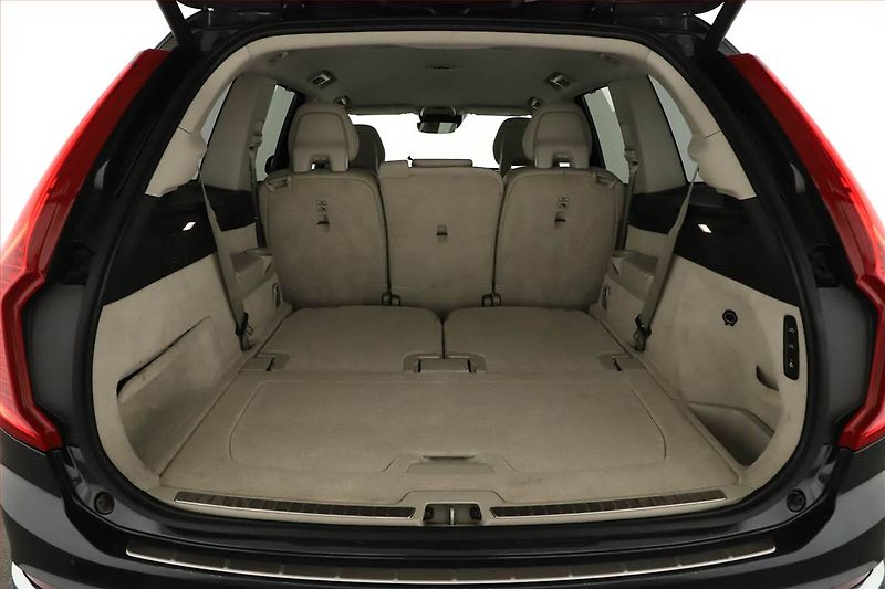 Volvo XC90 (2018) D5 AWD - fotka 20 z 21