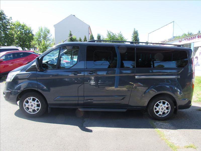 Ford Tourneo Custom 2,2 TDCi 114kW 9 míst - fotka 7 z 36