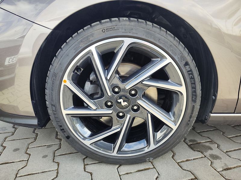 Hyundai i30 1.5 T-GDi/117kW N-Line DCT - fotka 31 z 33