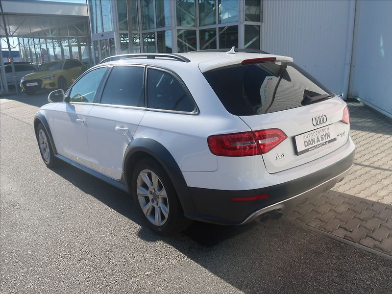Audi A4 Allroad 2,0 TDI Quattro, xenony - fotka 4 z 4