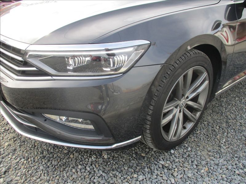 Volkswagen Passat 2,0 TDI, Elegance, DSG, servis - fotka 32 z 35