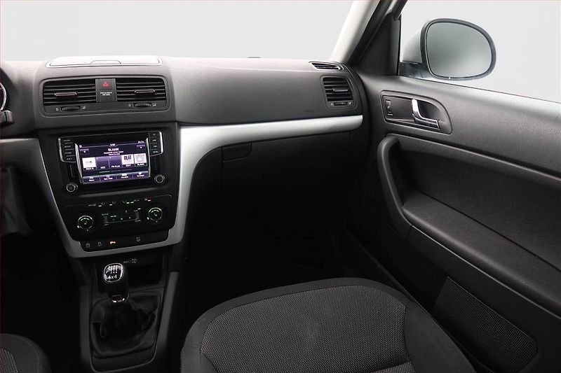 Škoda Yeti (2015) 2.0 TDI, 4X4, Navi, Tempomat - fotka 8 z 19