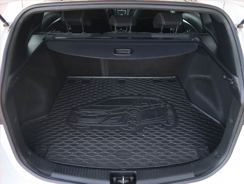 Hyundai i30 (2016) 1.6 GDI, ČR,1.maj, Tempomat - fotka 13 z 13