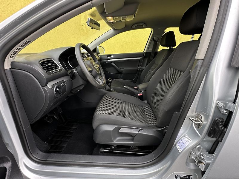 Volkswagen Golf (2012) KOMBI 1.6TDI/77kW *KLIMA*1.Maj - fotka 8 z 30