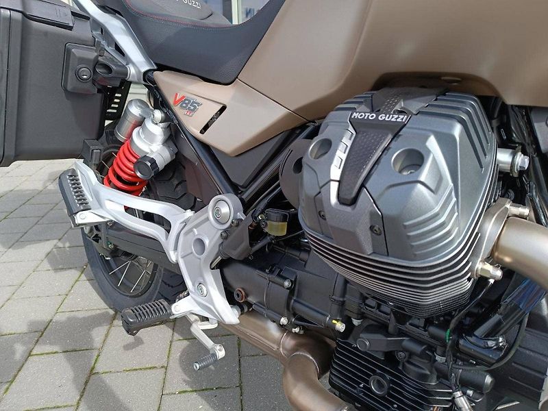 Moto Guzzi V 85 TT (2024) Travel Bronzo Deserto E5+ (sle - fotka 8 z 14