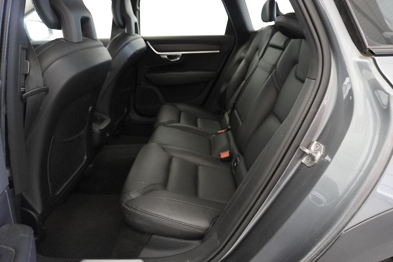 Volvo V60 CROSS COUNTRY  2,0 D4 AWD AUT. - fotka 23 z 29