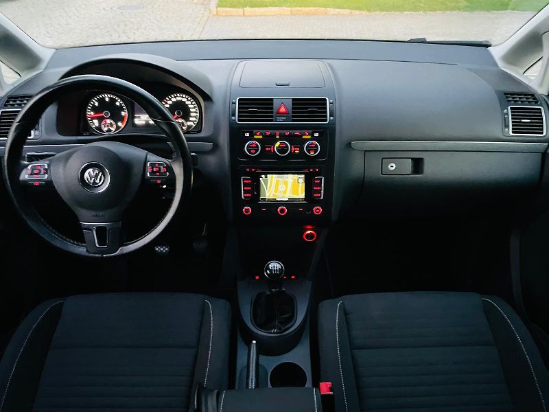 Volkswagen Touran 2.0TDI MANUÁL SENZORY VÝHŘEV - fotka 22 z 45