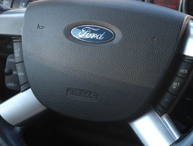 Ford C-MAX (2008) Ghia 1.6 TDCi, Tažné, Klima - fotka 17 z 17