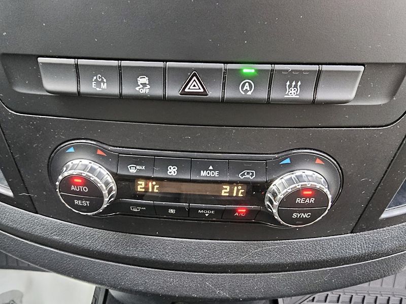 Mercedes-Benz Vito Tourer 9-míst 4Matic serv.kn. - fotka 15 z 16