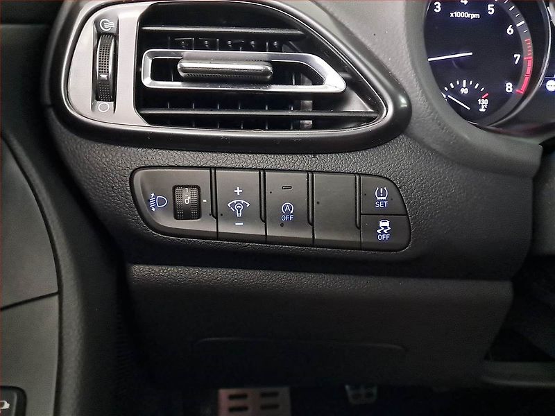 Hyundai i30 (2022) N-Line 1.5 T-GDI MHEV - fotka 20 z 21