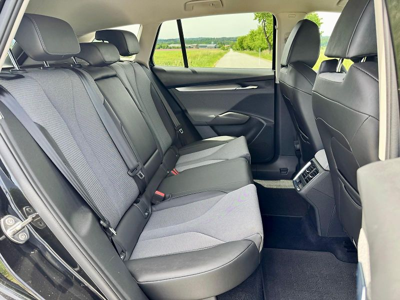 Škoda Enyaq (2022) 82kWh, SOH 92%,KEYLESS - fotka 14 z 19