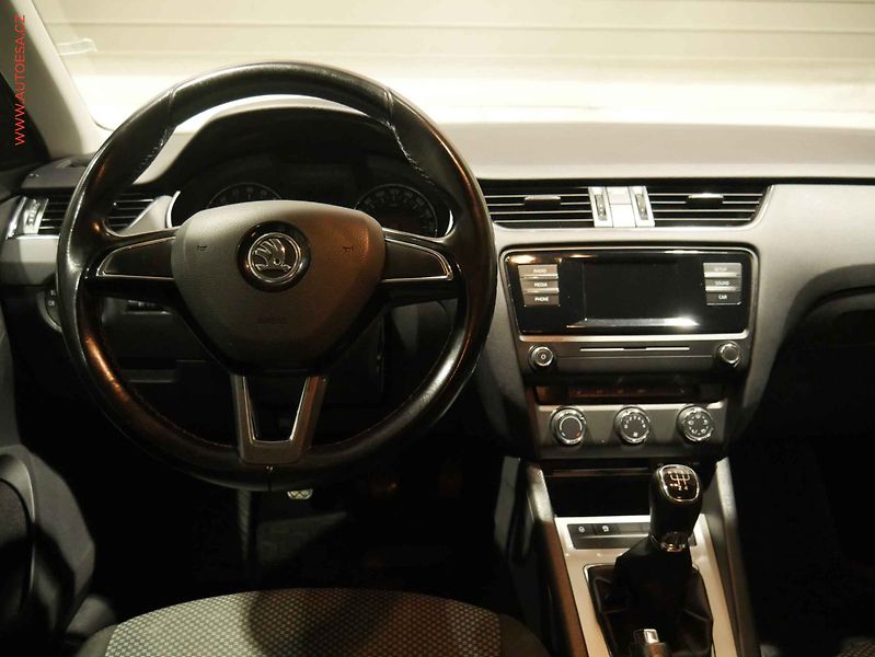 Škoda Octavia (2016) 1.6 TDI, 2.maj,ČR, AC - fotka 11 z 17