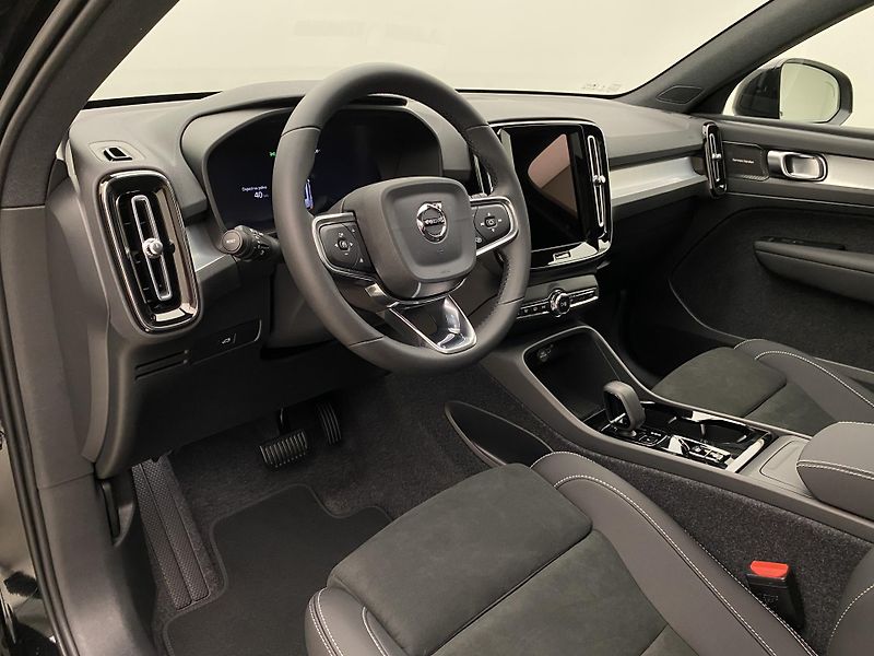 Volvo XC40 (2026) B3 AUT DARK ULTRA  - fotka 24 z 60