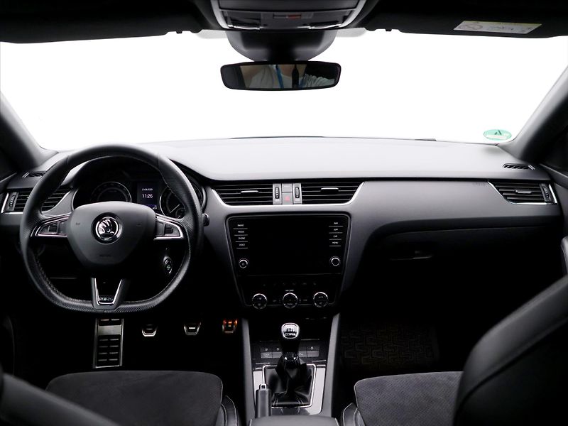 Škoda Octavia 2.0 TDI RS Challenge Matrix - fotka 31 z 39