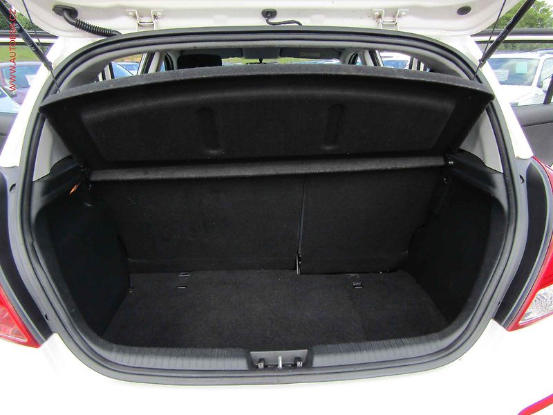 Hyundai i20 (2013) 1.2i, ČR, servis.kniha, AC - fotka 7 z 19