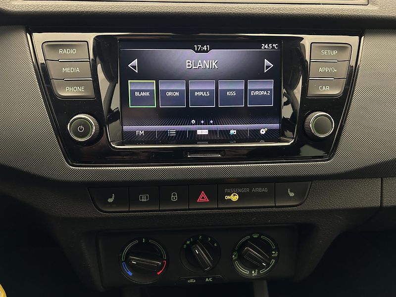 Škoda Fabia 1.0 TSI Active Plus - fotka 9 z 21