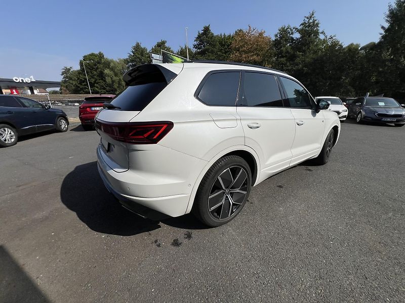 Volkswagen Touareg 3.0 TDi 210 kW R-LINE 4MOTION - fotka 4 z 23