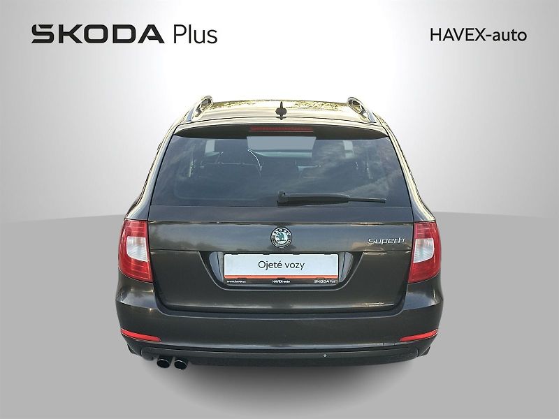 Škoda Superb (2013) Combi 2.0 TDI Ambition - fotka 30 z 33
