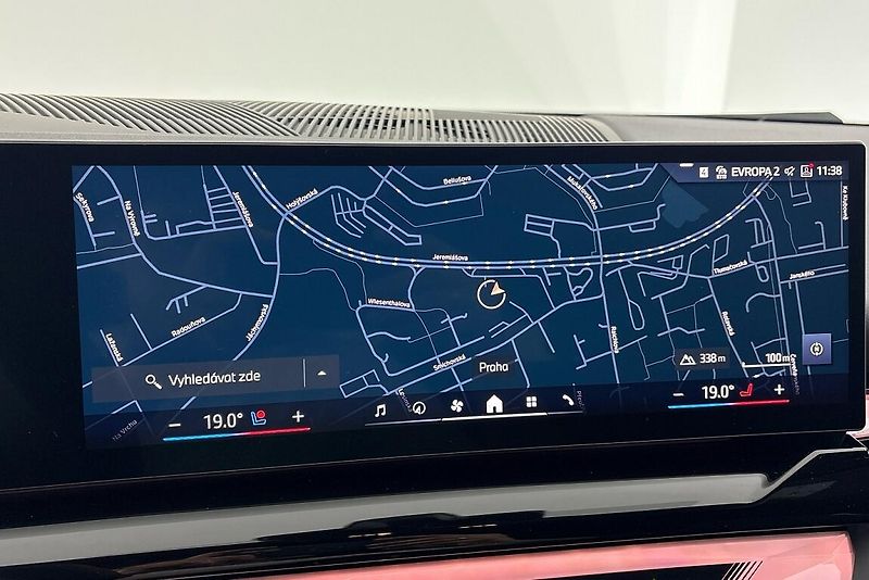 BMW Řada 5 540d xDrive Touring - fotka 18 z 25