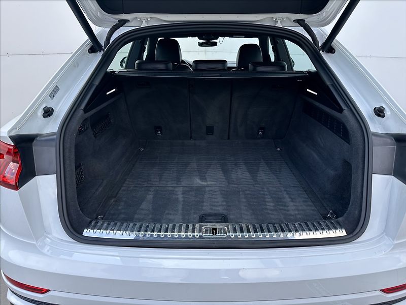 Audi SQ8 4,0 TDi QUATTRO KAMERA 1MAJ ČR - fotka 9 z 48