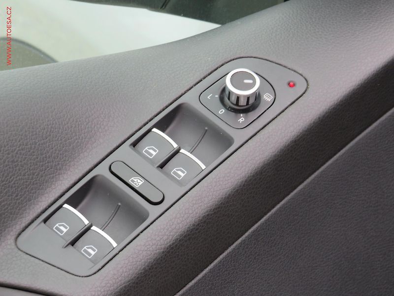 Volkswagen Tiguan (2012) 1.4 TSi, xenon, autoAC - fotka 12 z 27