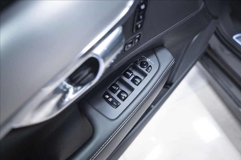 Volvo S90 2,0 D4 NAVI KAMERA 4x VÝHŘEV - fotka 19 z 42