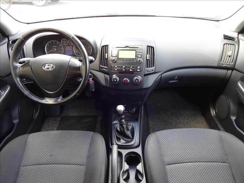 Hyundai i30 1,4i 16V 80kW LPG COMBI - fotka 30 z 46
