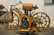 Jednu z replik motocyklu Daimler Reitwagen je možné vidět ve Verkehrsmuseu v saských Drážďanech.