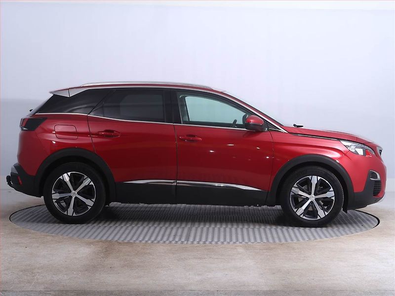 Peugeot 3008 (2020) Allure 1.2 PureTech, Automat - fotka 6 z 23