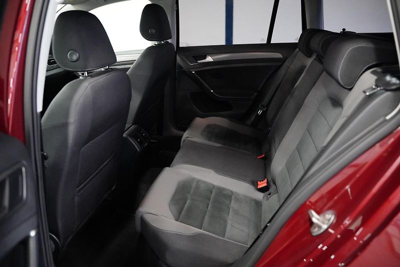 Volkswagen Golf - fotka 27 z 28