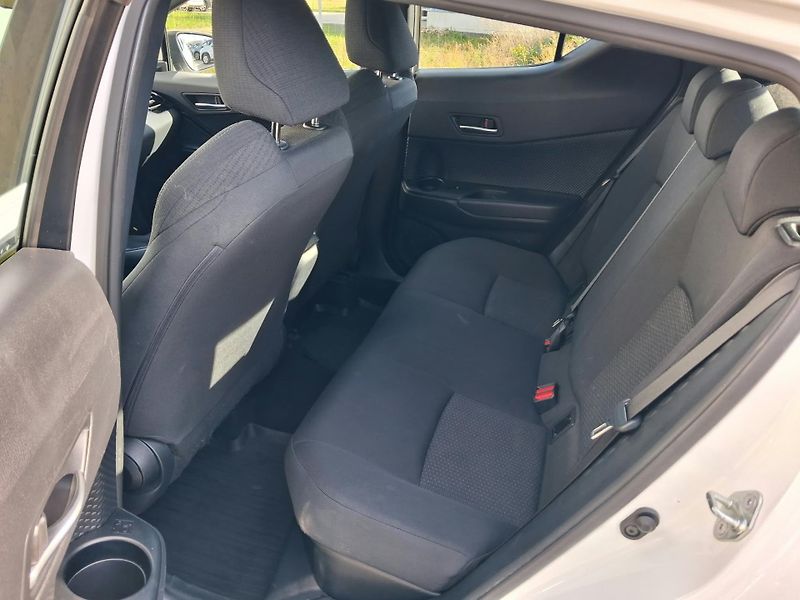 Toyota C-HR 1.8 HSD e-CVT Active - fotka 21 z 21