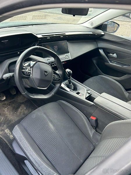 Peugeot 308 (2022) - fotka 8 z 10