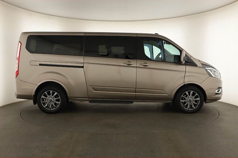 Ford Tourneo Custom (2022) Titanium 2.0 EcoBlue, ČR, DPH - fotka 6 z 20
