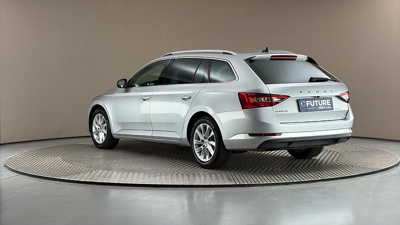Škoda Superb 2.0 TDI Style Combi - fotka 2 z 26