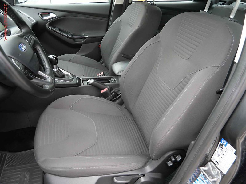 Ford Focus (2014) 1.6 TDCi, ČR, AC, TZ, park - fotka 9 z 20
