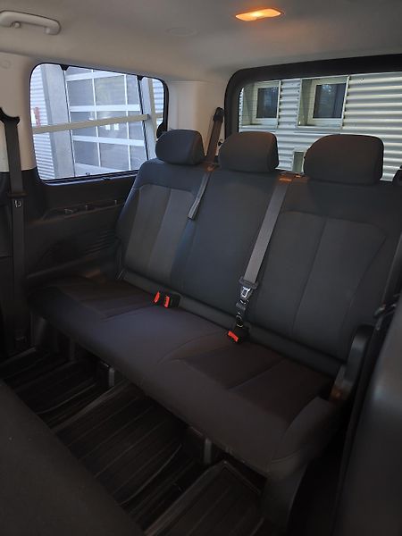 Hyundai Staria (2024) 1.6T-GDi 158kW HEV Style - fotka 8 z 24