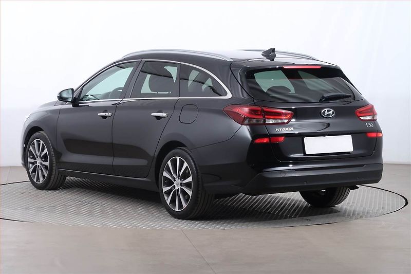 Hyundai i30 (2018) Style 1.4 T-GDI, Serv.kniha - fotka 4 z 24