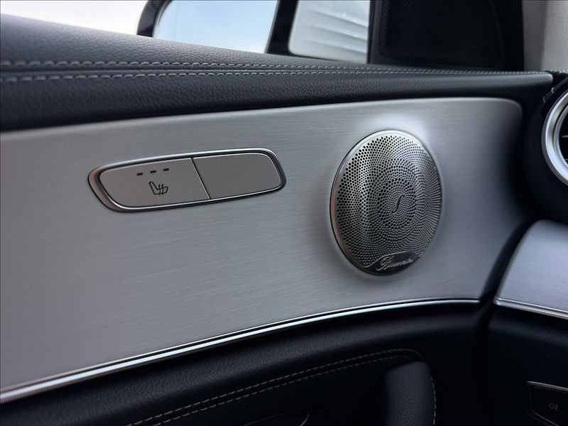 Mercedes-Benz Třídy E 300de 4Matic - fotka 26 z 34
