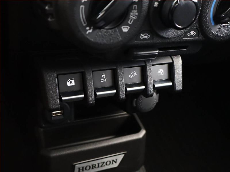 Suzuki Jimny (2024) 1.5 AllGrip - fotka 12 z 15