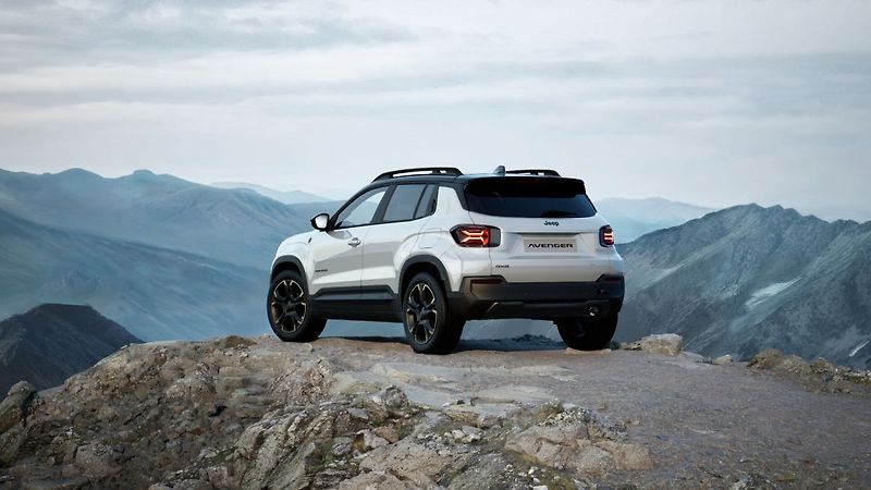 Jeep Avenger (2026) 4xe 85th Anniversary 1.2 Turbo - fotka 2 z 8