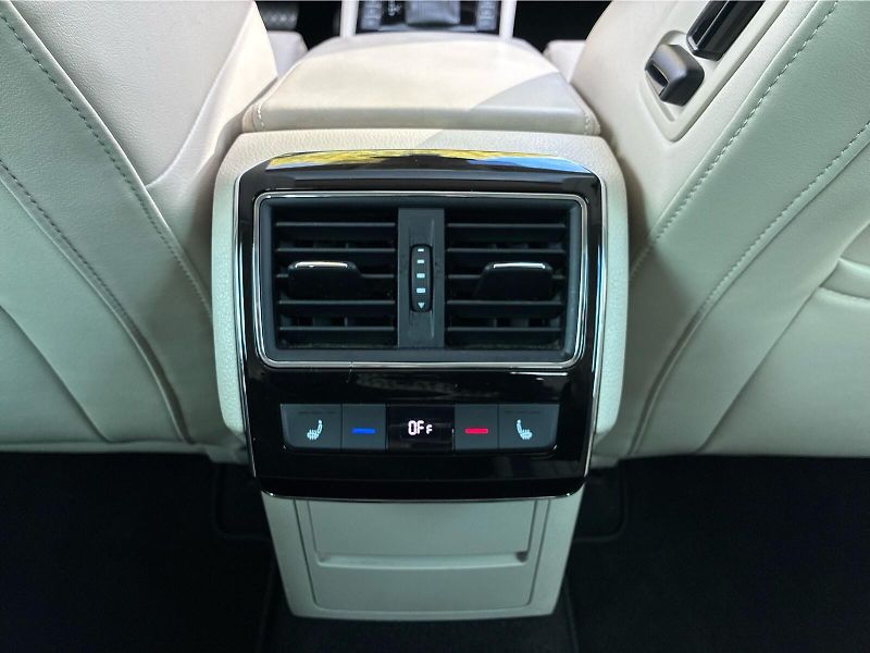Škoda Superb L&K 2.0 TDI 147kW DSG 4x4 - fotka 13 z 28