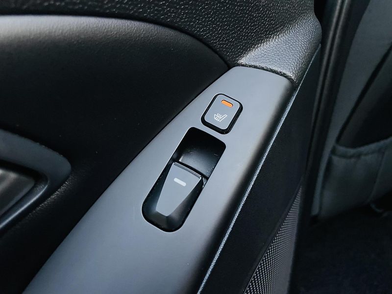 Hyundai ix35 2.0i AUTOMAT VYHŘEV TAŽNÉ - fotka 32 z 43