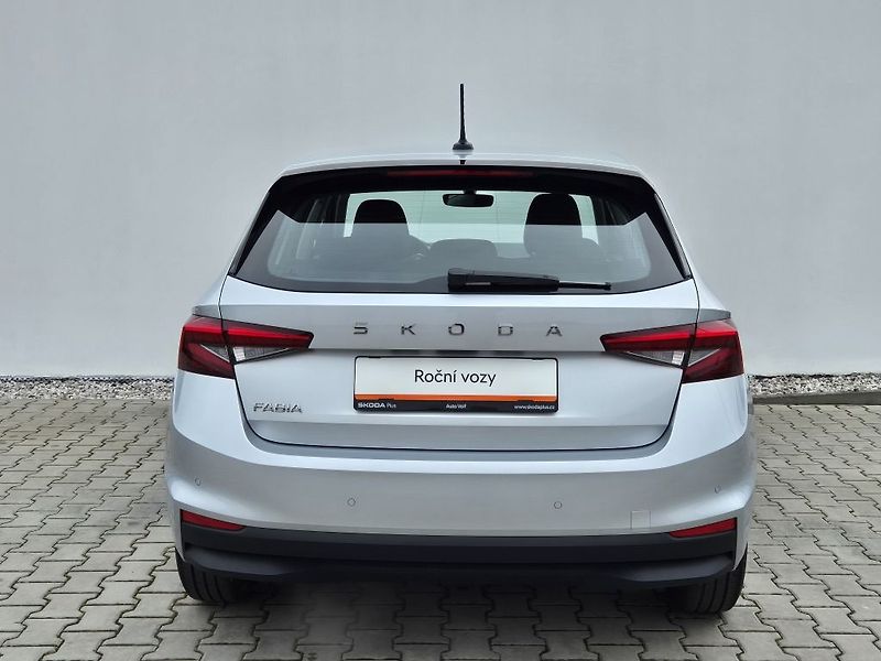 Škoda Fabia Selection 1.0 TSI 70 kW - fotka 10 z 27