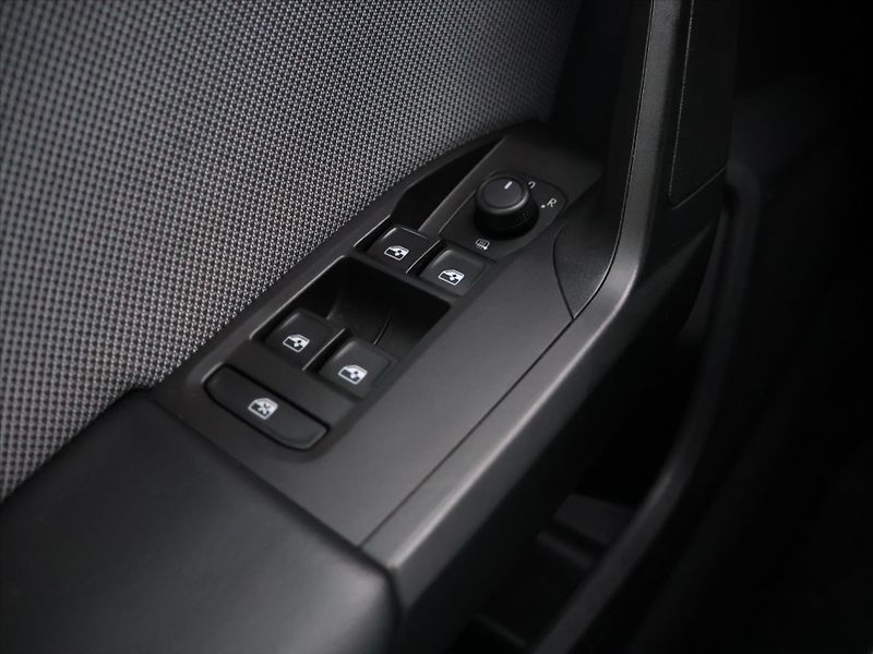 Seat Leon 2,0 TDI 110kW Style ST DSG - fotka 16 z 31