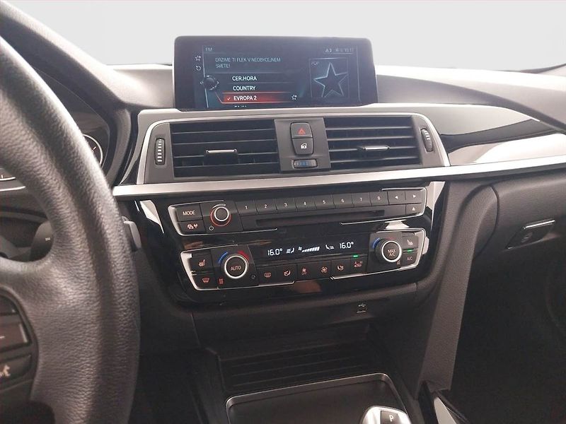 BMW Řada 3 (2016) 330 d xDrive, 4X4, Automat - fotka 12 z 28