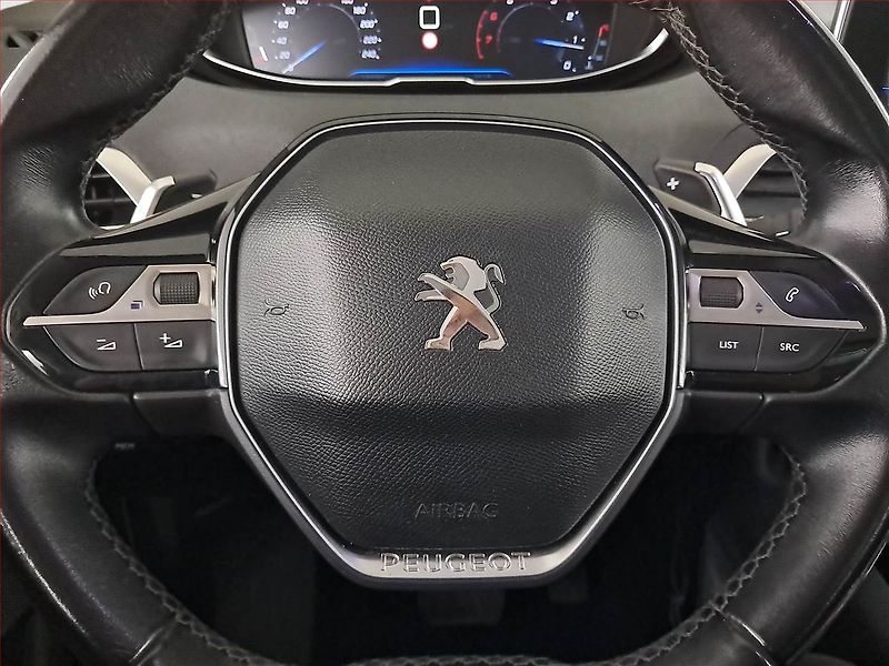 Peugeot 3008 (2018) 1.6 THP, Automat, Tempomat - fotka 16 z 20