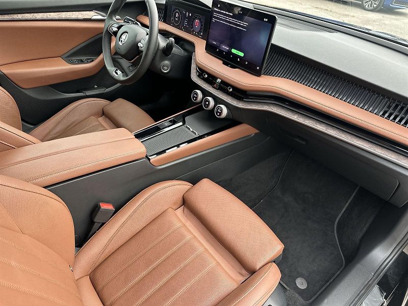 Škoda Superb (2024) 2.0 TSI 4x4 DSG L&K - fotka 9 z 45